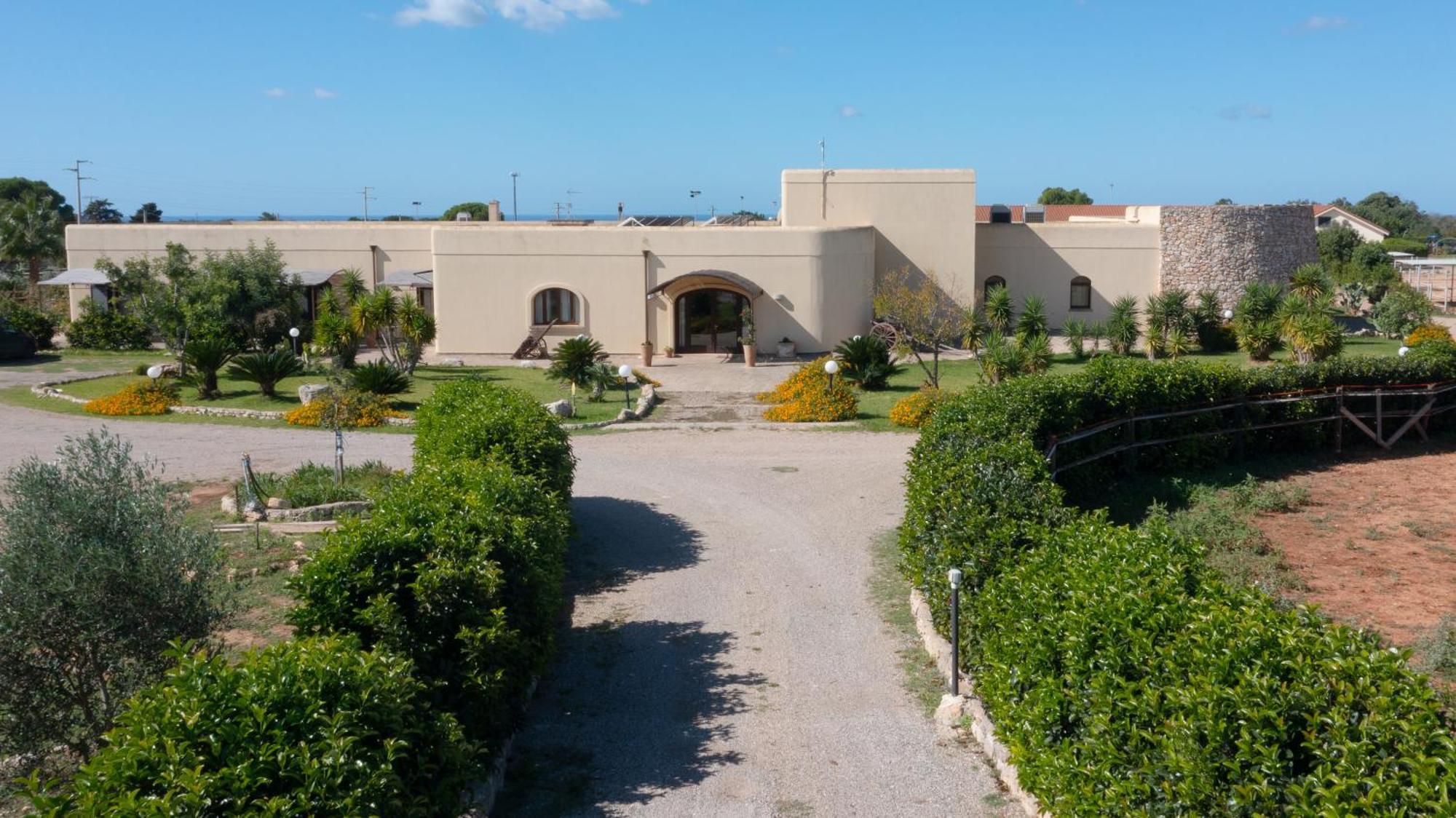Delle Rose, & Horse Riding 3*